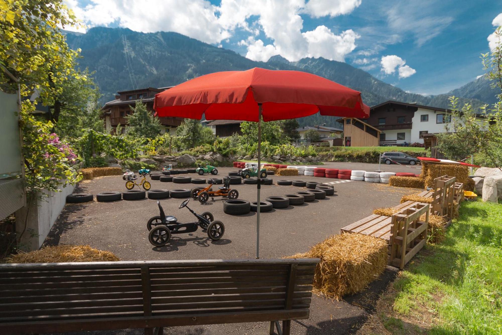 Apart Central - Premium Mountain&Garden Mayrhofen Exteriör bild