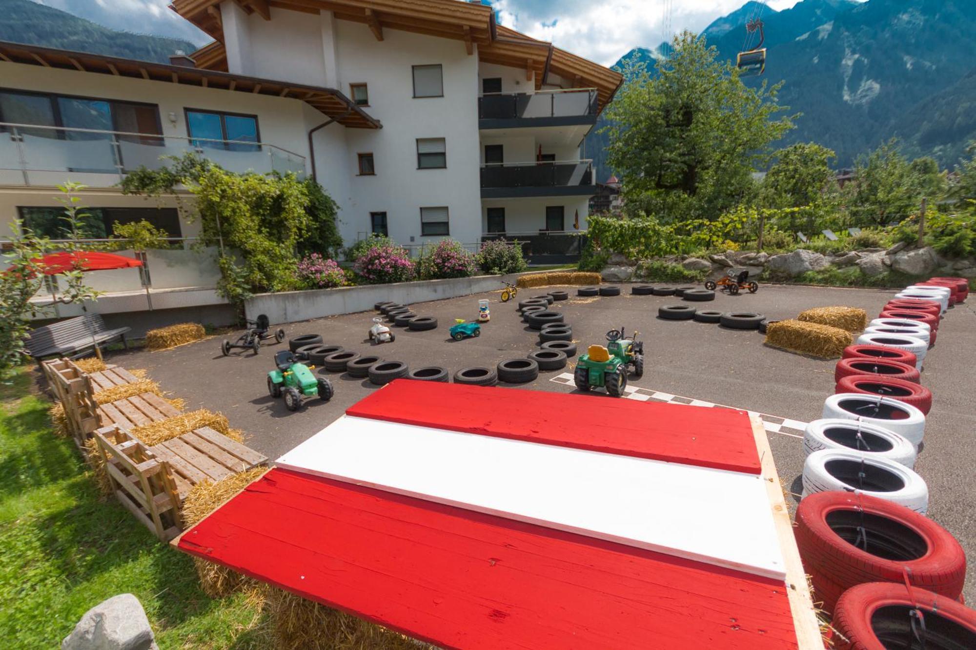 Apart Central - Premium Mountain&Garden Mayrhofen Exteriör bild