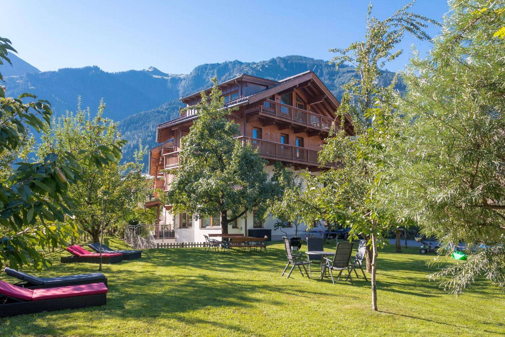 Apart Central - Premium Mountain&Garden Mayrhofen Exteriör bild